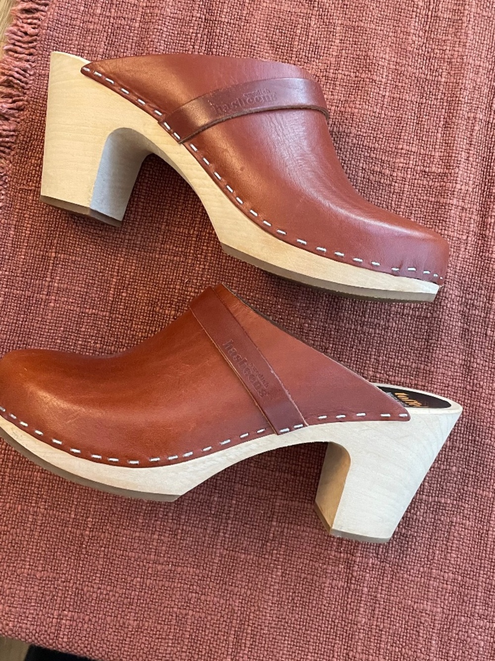 Swedish Hasbeens Brown Leather Clogs with Natural Wood Heels - Picture 5 of 7